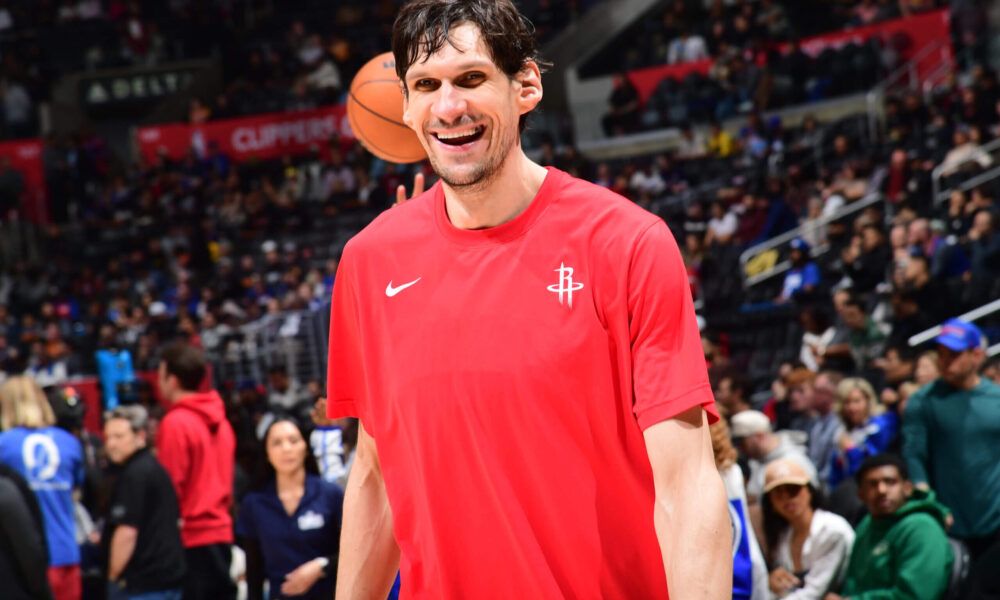 Boban Marjanović intentionally misses a free throw to give Clippers fans free chicken