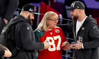 Donna Kelce supports Jason, Travis' live podcast in Cincinnati