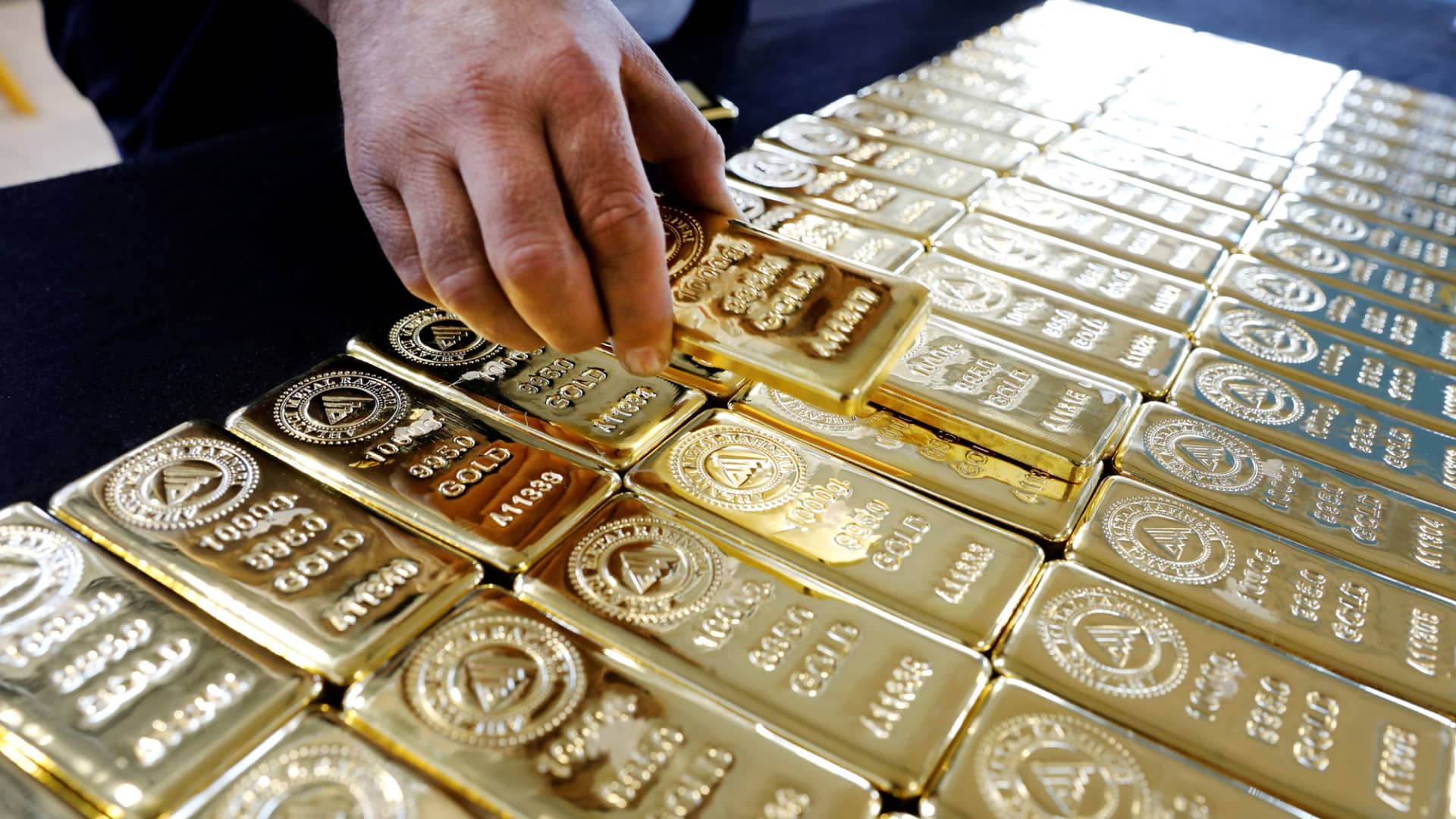 Gold is safer than mining stocks: State Street's Milling-Stanley