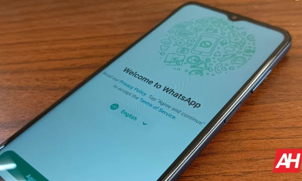 Featured image for WhatsApp is testing status update notifications