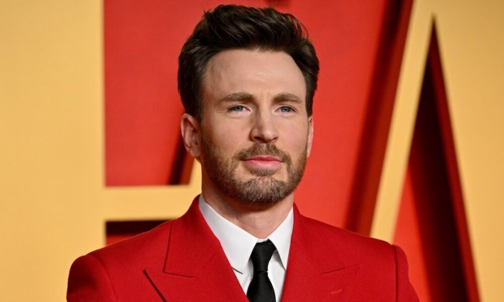Chris Evans says he didn't sign a bombshell as the 2016 photo resurfaces