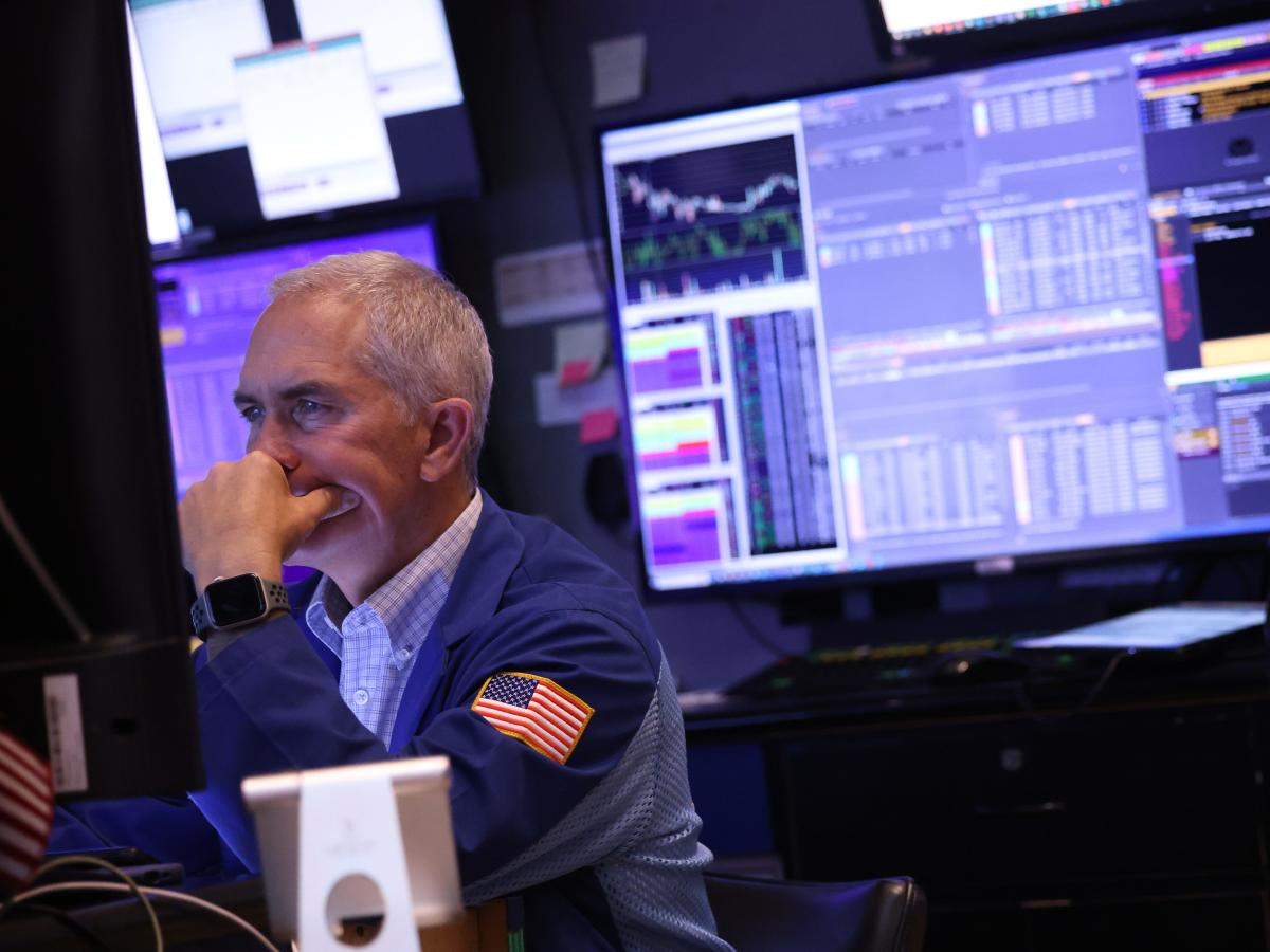 Dow Jones falls 605 points as new economic data clouds prospects for rate cuts