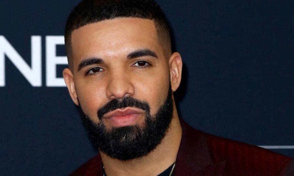 Police called to Drake's mansion after alleged intruder tries to break in: report