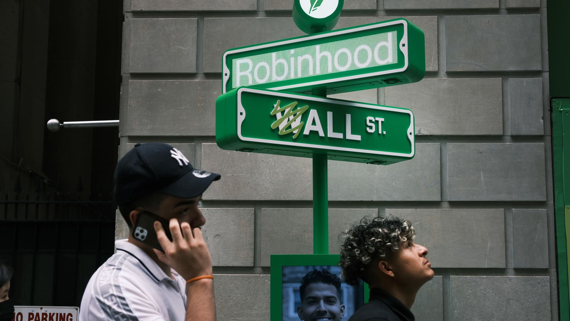 Robinhood shares rise after record profits