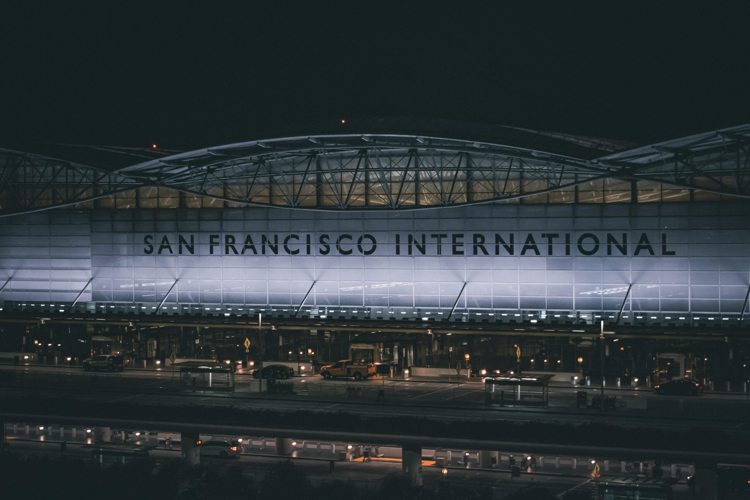 San Francisco International Airport, San Francisco Bay Oakland International Airport, US airports fight over the right to use the name "San Francisco"