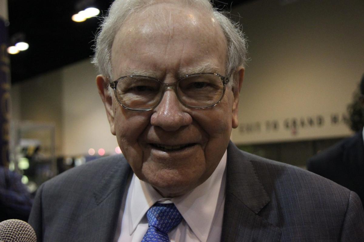 Warren Buffett gets a discount on this exceptional share.  Here's how you can do that too.