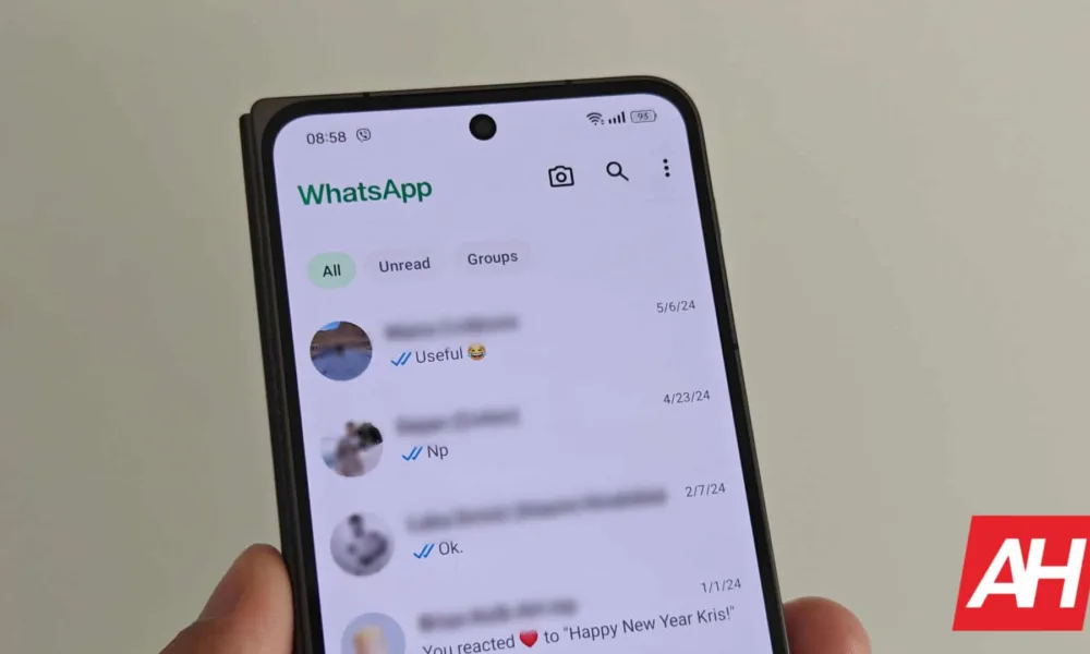 Featured image for WhatsApp now allows sharing minute-long voice status updates
