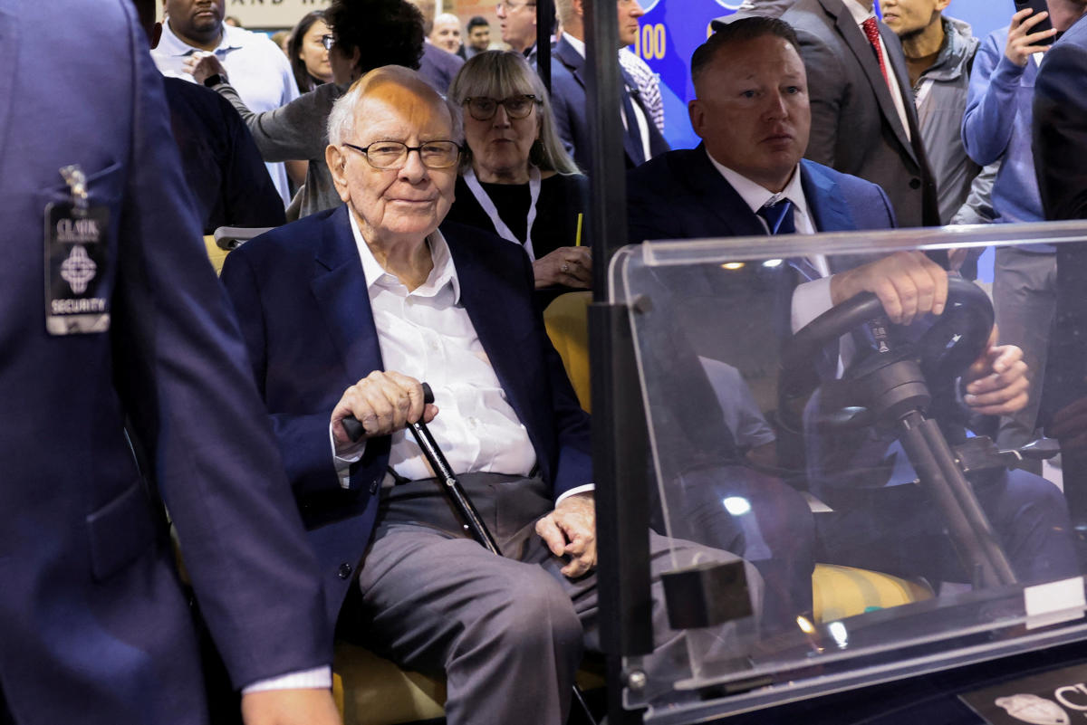 Why Warren Buffett's Billions at Berkshire Hathaway Are a Bearish Stock Market Signal