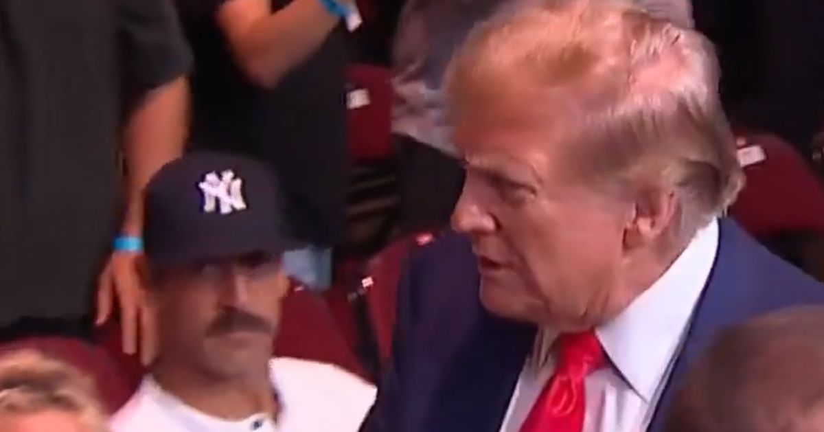 Aaron Rodgers completely ignores greeting Trump at the UFC event