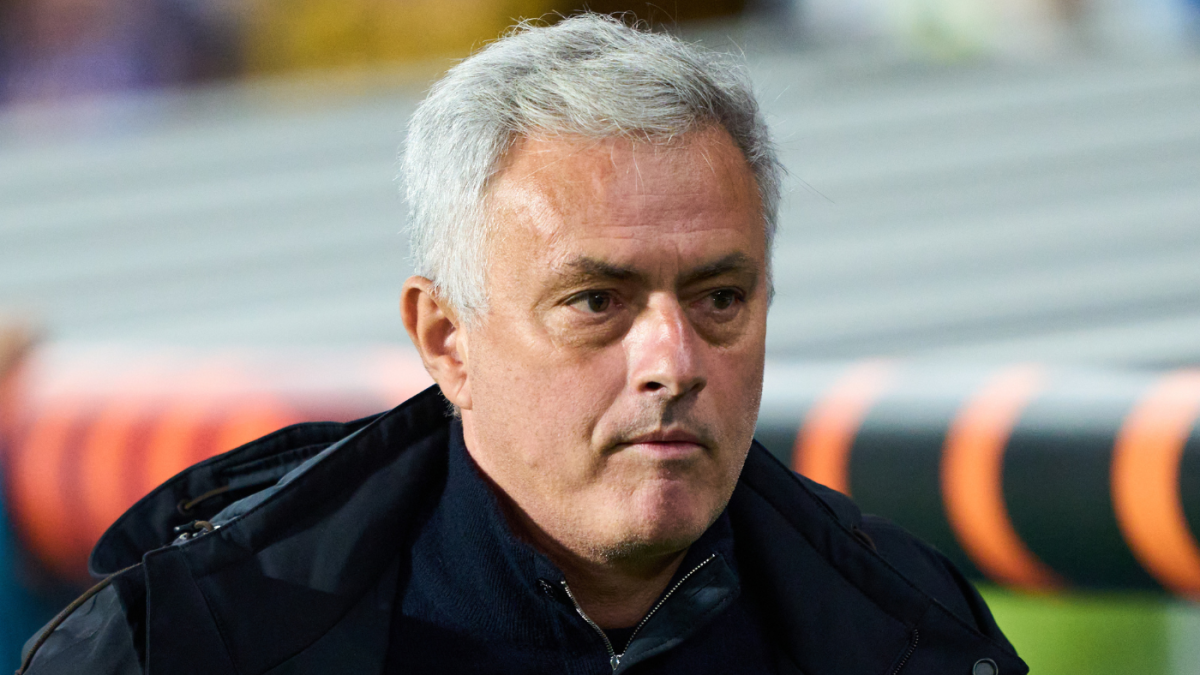Jose Mourinho to Fenerbahce: The Special One to sign as thousands of fans welcome him on arrival