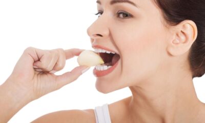 TikTokers claim that eating raw garlic improves acne, here's what it can do