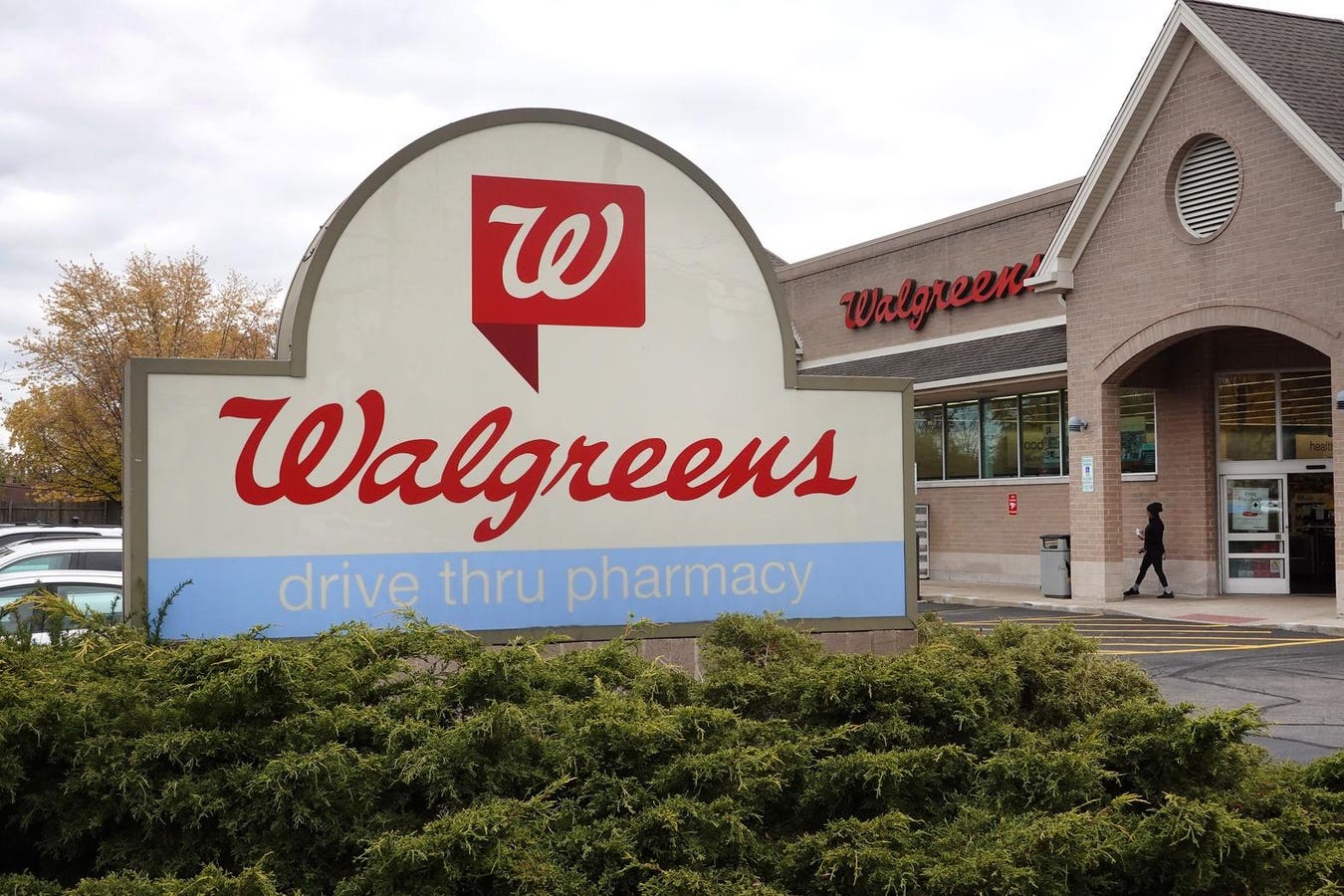Walgreens posts $344 million profit as CEO calls for patience on turnaround