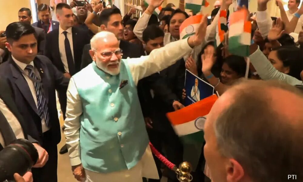 Big welcome from Indian community for Prime Minister Modi as he lands in Moscow