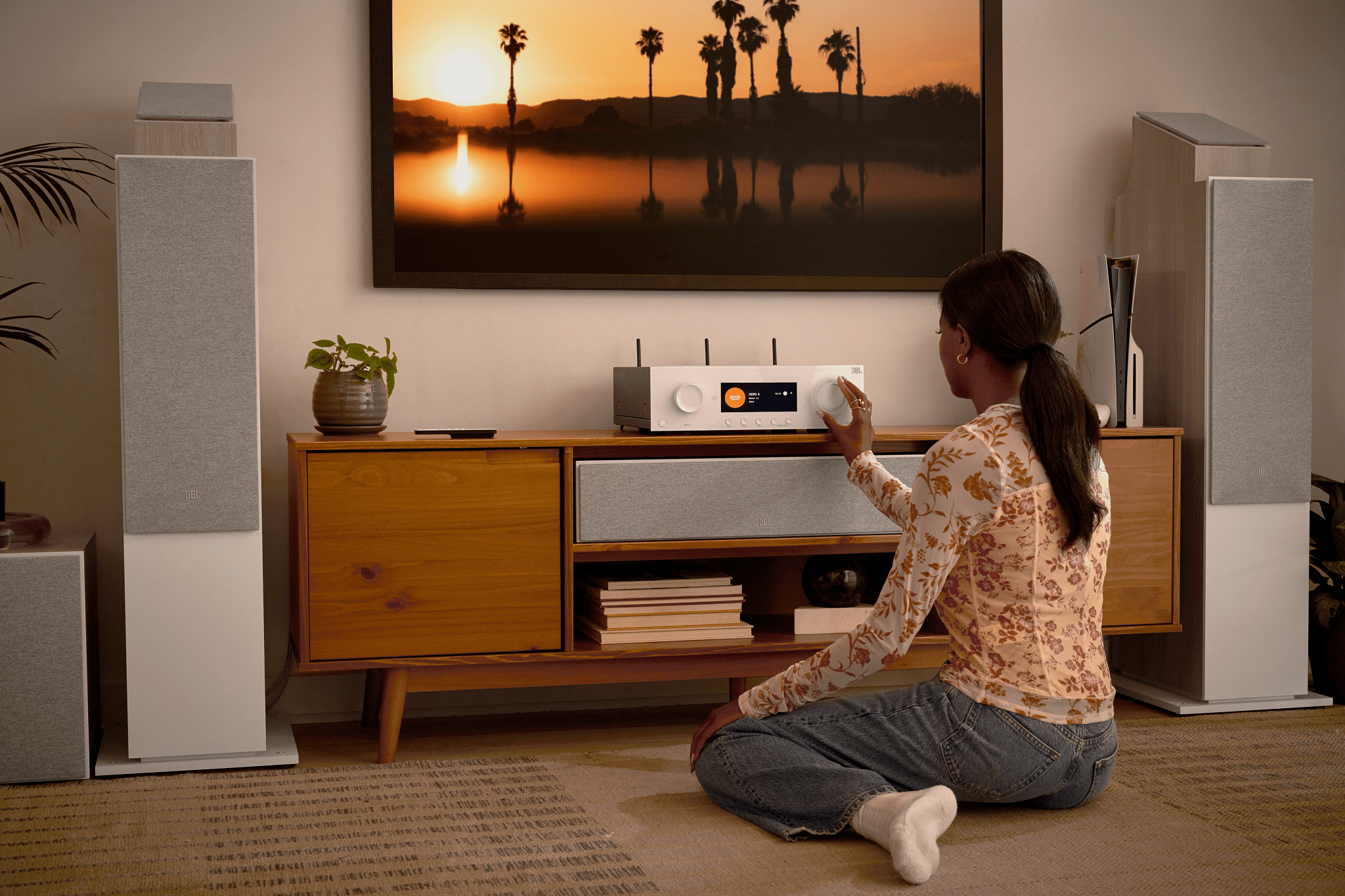 JBL sets up the Stage 2: With the new series you can easily put together a modern home theater setup