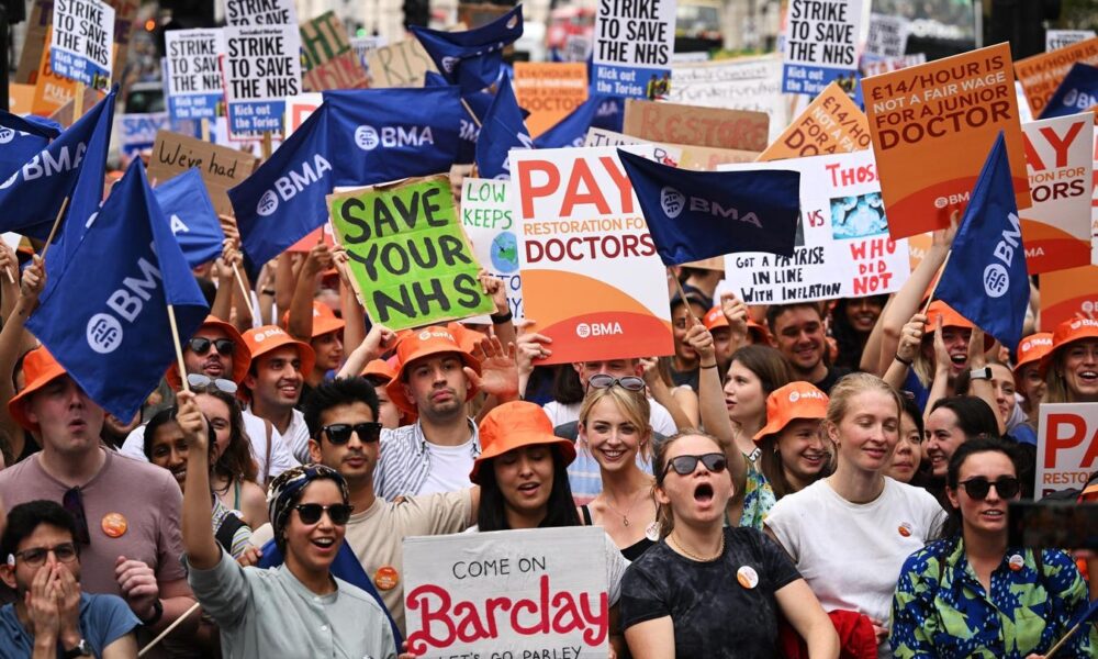 UK government offers striking public doctors a 22% pay rise