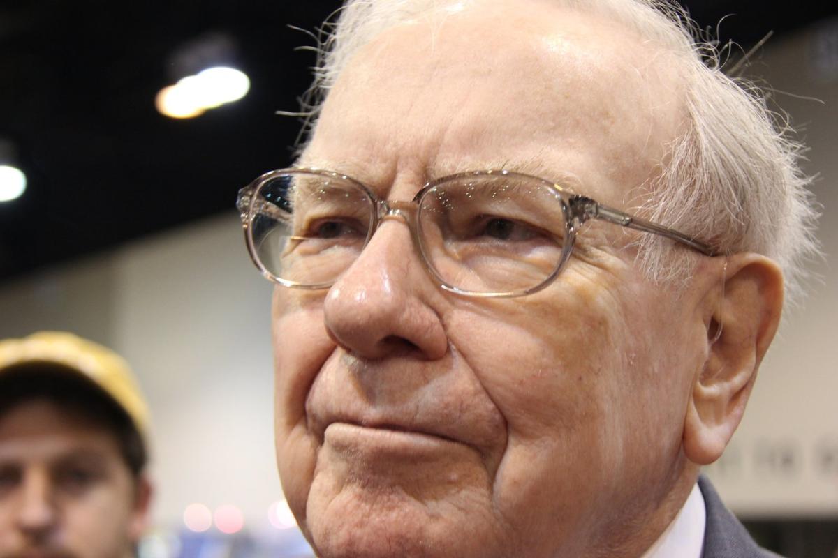 Warren Buffett just sent a $277 billion warning to stock investors